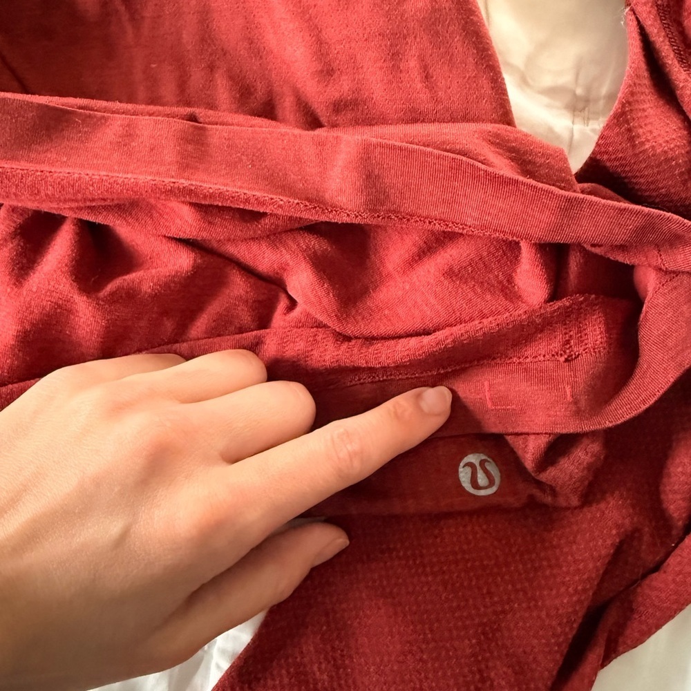 Lululemon Men’s Red Long Sleeve Top - Picture 6 of 6